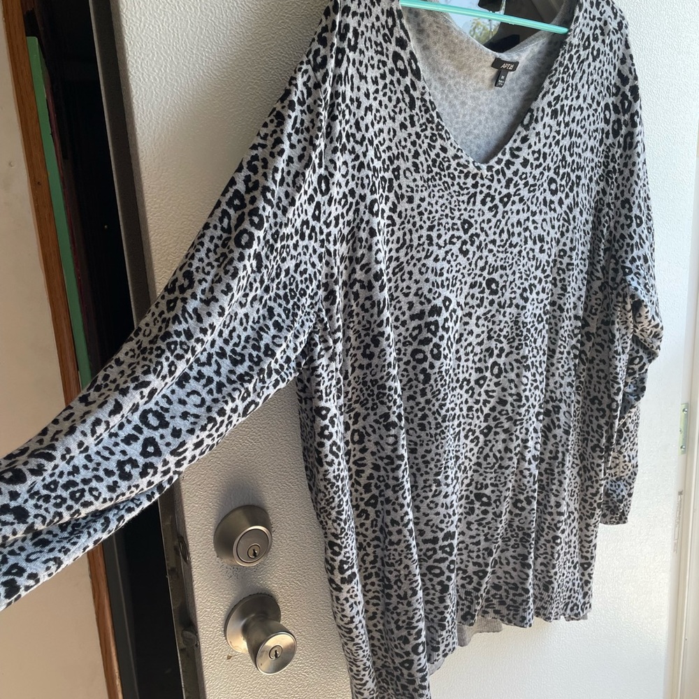 Plus size (3X) leopard print gray beauty